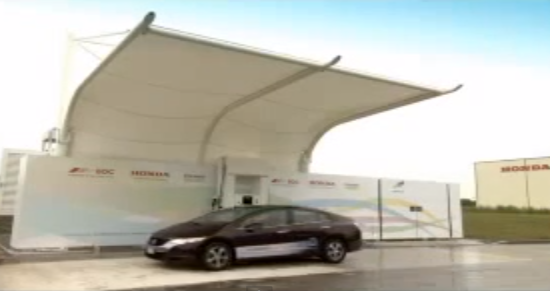 Honda FCX clarity at the Swindon hydrogen refueling station video grab