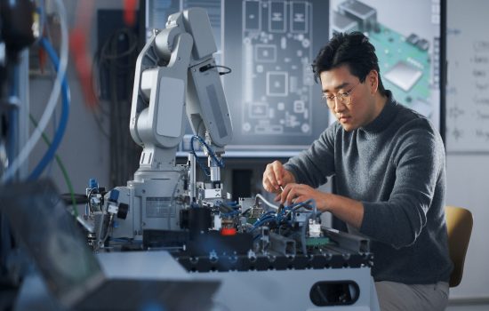 Young people in robotics shutterstock_2188603487 (1)