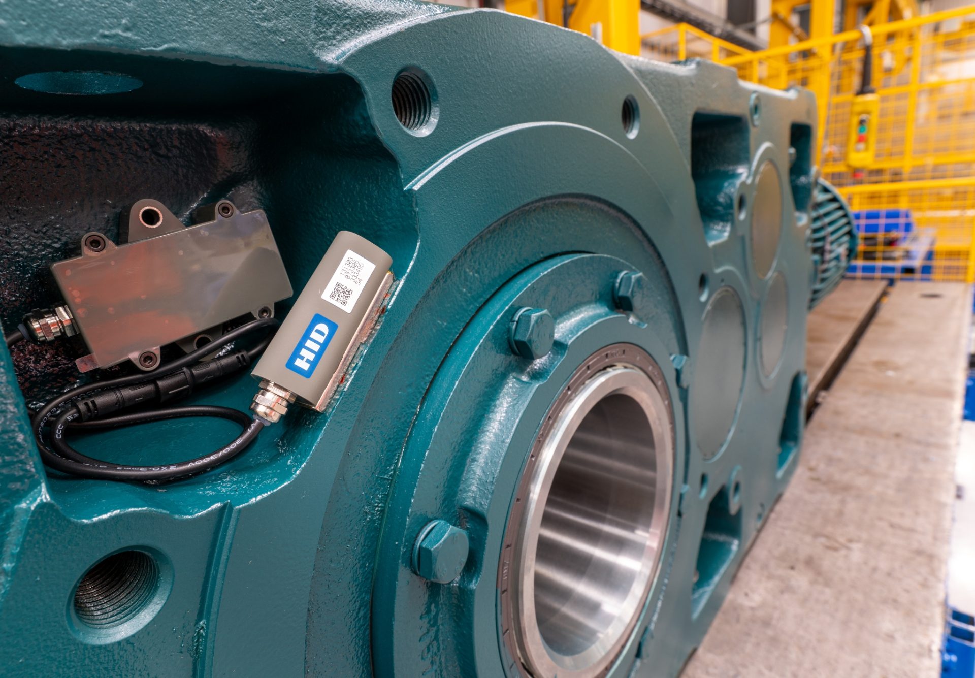 Conditionmonitoring plays a key role in aligning maintenance with sustainability. By identifying faults early, it reduces the likelihood of major equipment failures and the associated waste, energy use and emergency logistics