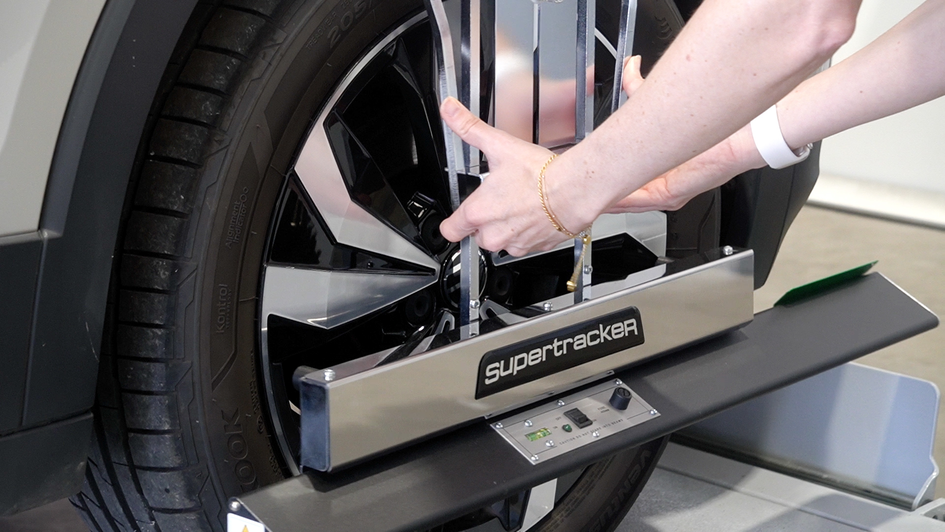 Wheel hangers can be placed to a vehicle with surprising ease - Supertracker